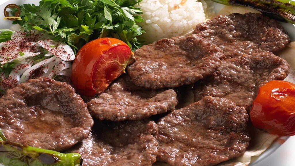 Sivas Köftesi, Türk standartları enstitüsü tarafından tescil edilmiş olan geleneksel lezzetimiz. Tuz ve et haricinde hiçbir şey koyulmaz.